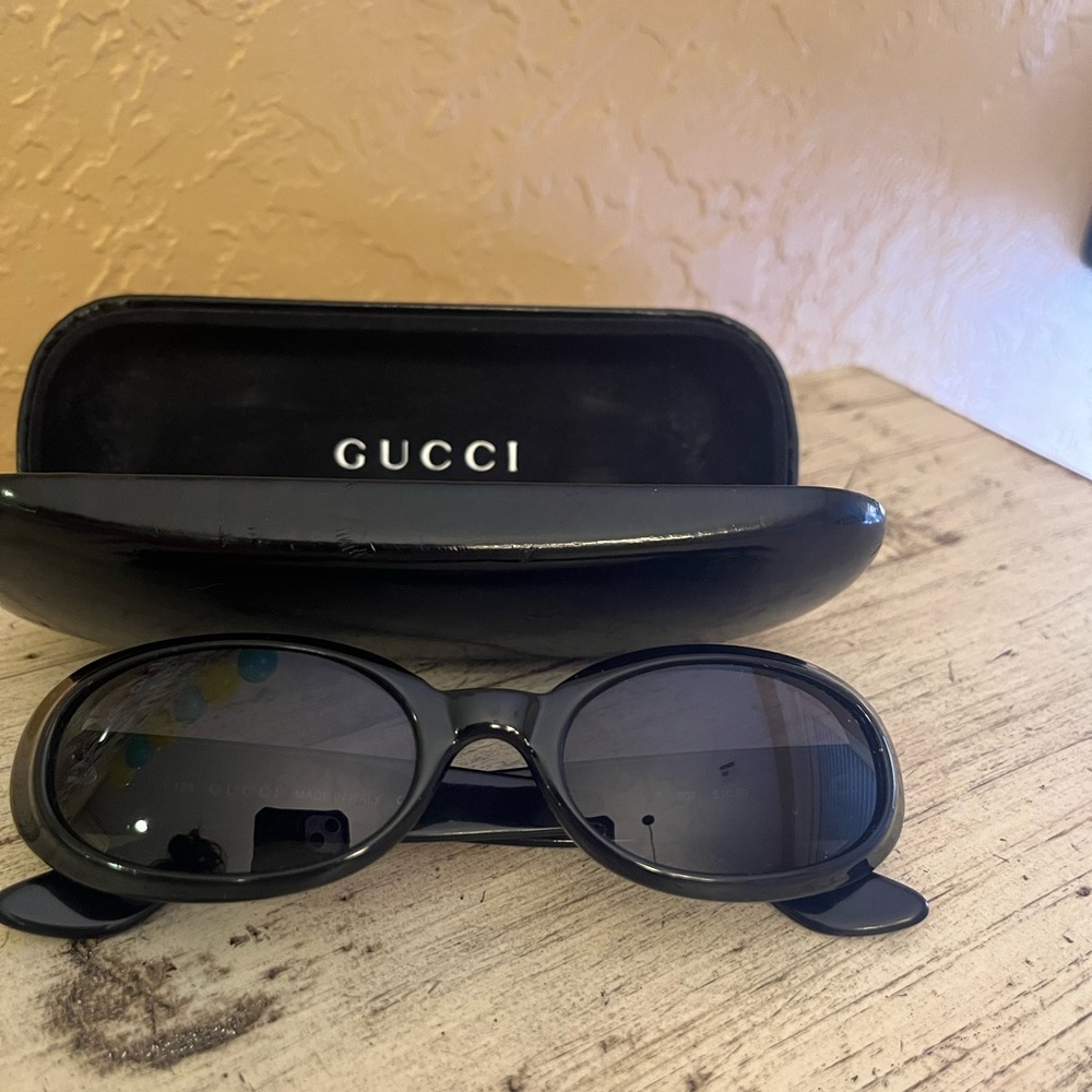 Gucci Black Oval Sunglasses Elegant Design 2419 (Comes with case)